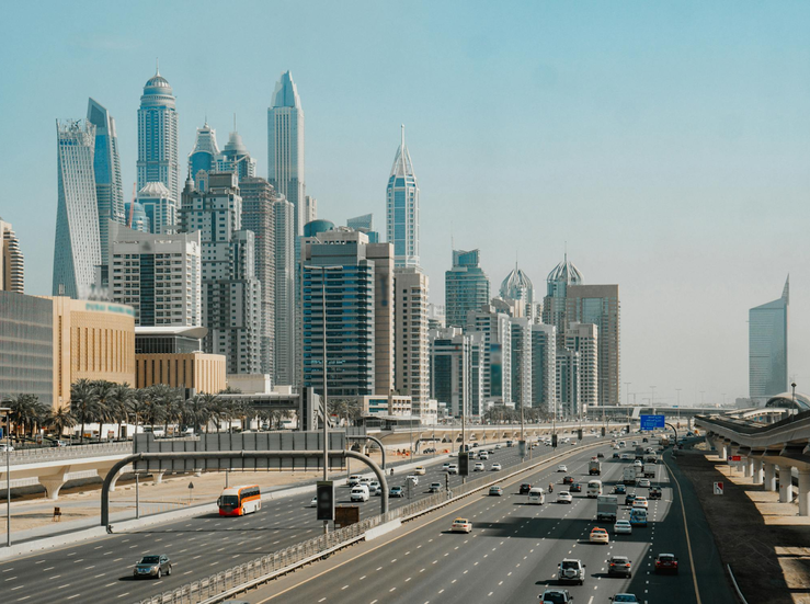 Alquiler de coches Emiratos rabes Unidos y Espaa Diferencias y perspectivas importantes